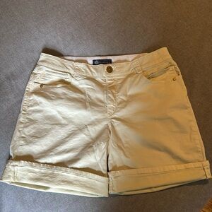 Democracy Shorts - sz14 - Light Yellow
